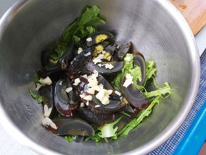 教你怎么做苦菊皮蛋