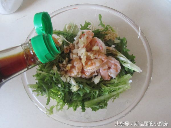 虾仁苦菊拌干丝
