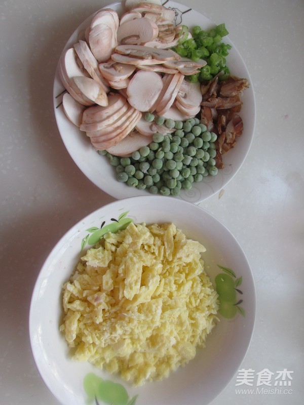 鲜虾菌菇熏肉披萨