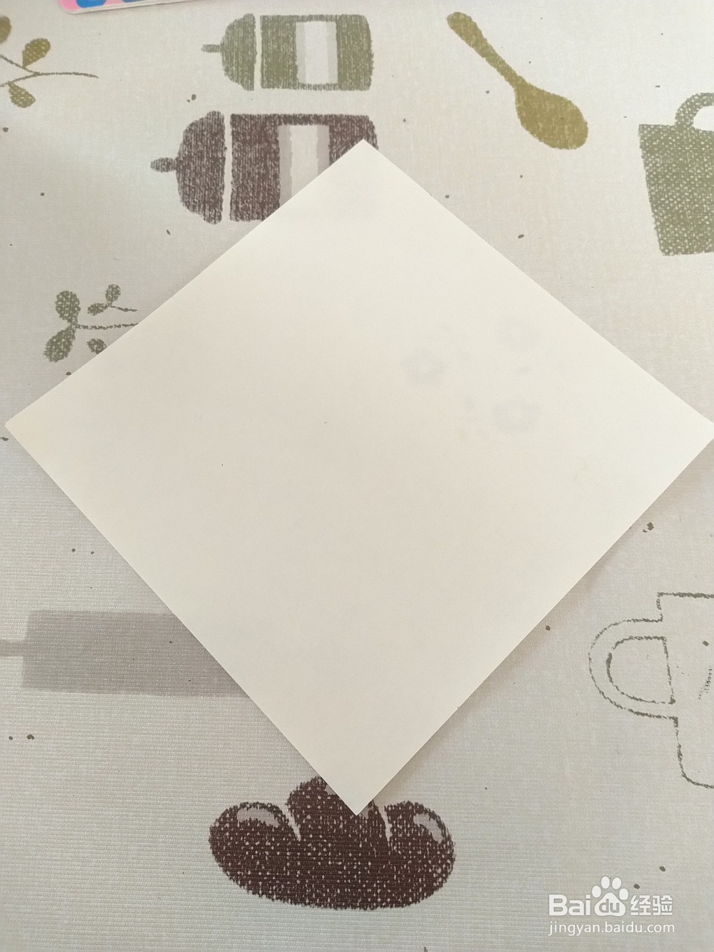 幼儿园小朋友学折纸-可爱的小企鹅