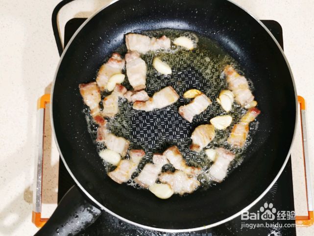 五花肉炒杏鲍菇的做法