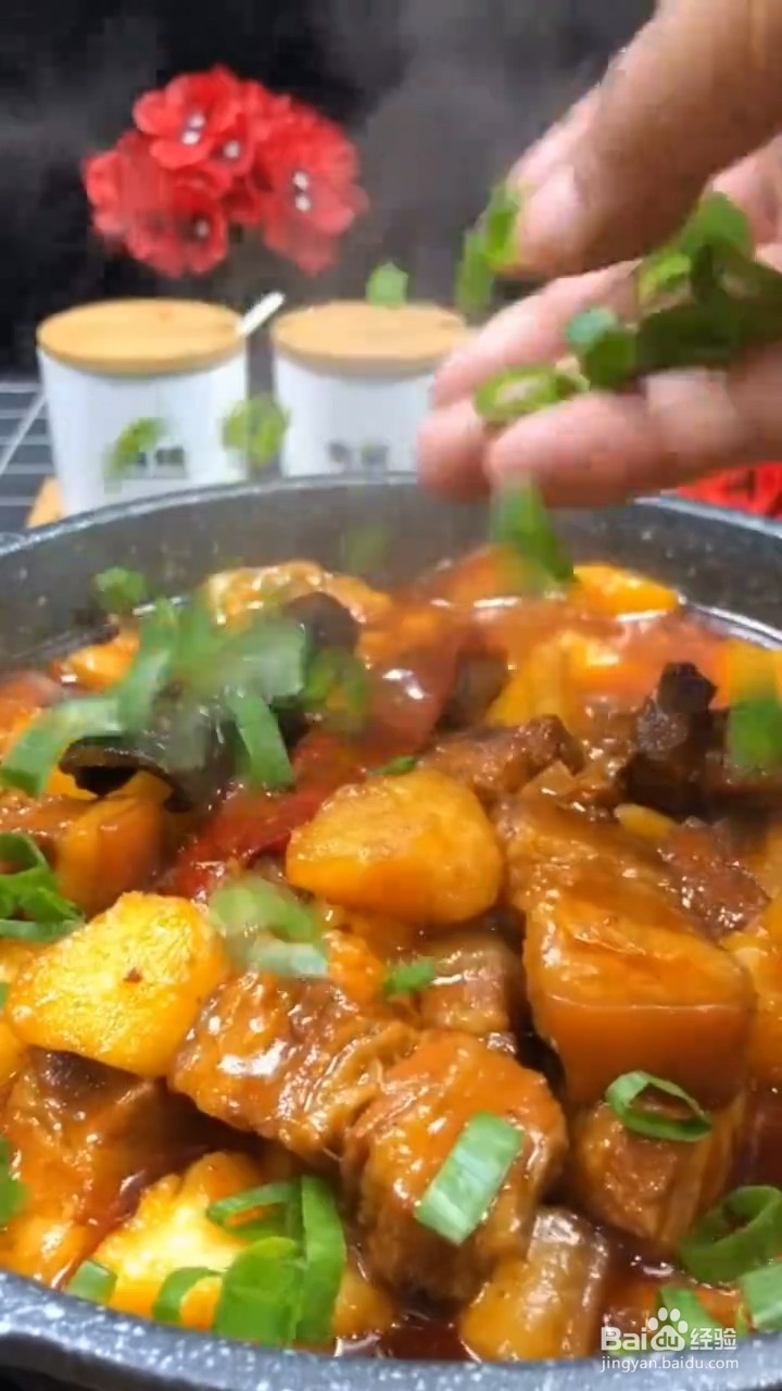 超级无敌好吃下饭的土豆焖红烧肉怎样做