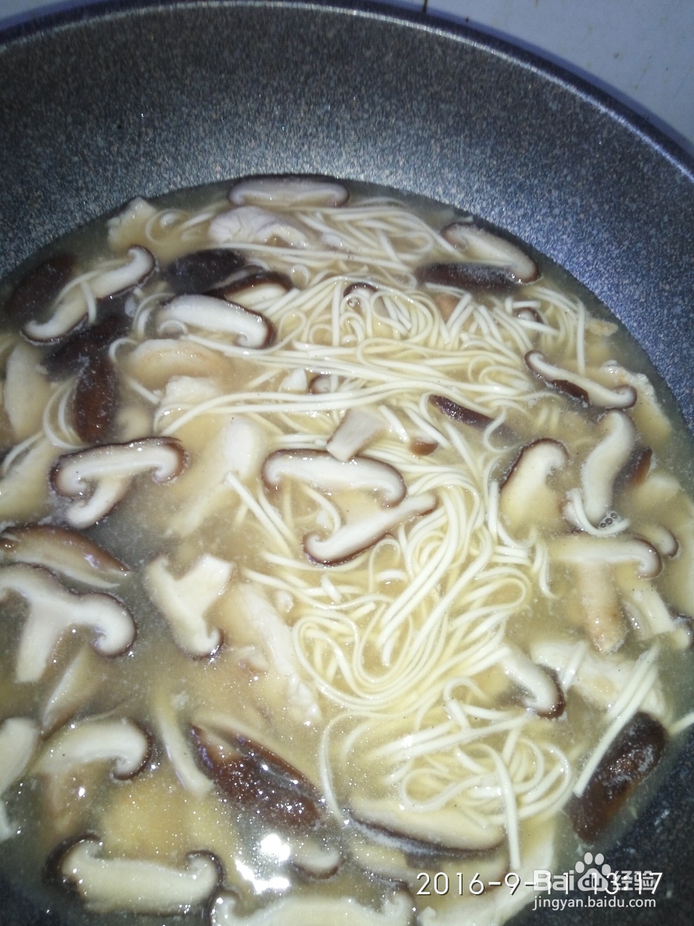 鲜美香菇炖鸡面