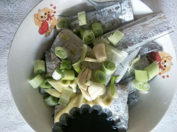 外焦里嫩不腥不腻的快手煎带鱼