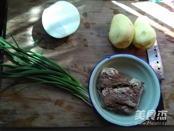 土豆烧牛肉的做法