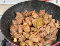 土豆焖牛腩怎么做