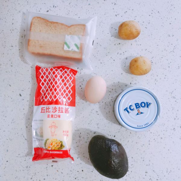 金枪鱼土豆泥沙拉三明治