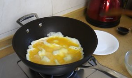 鸡蛋素炒面的做法