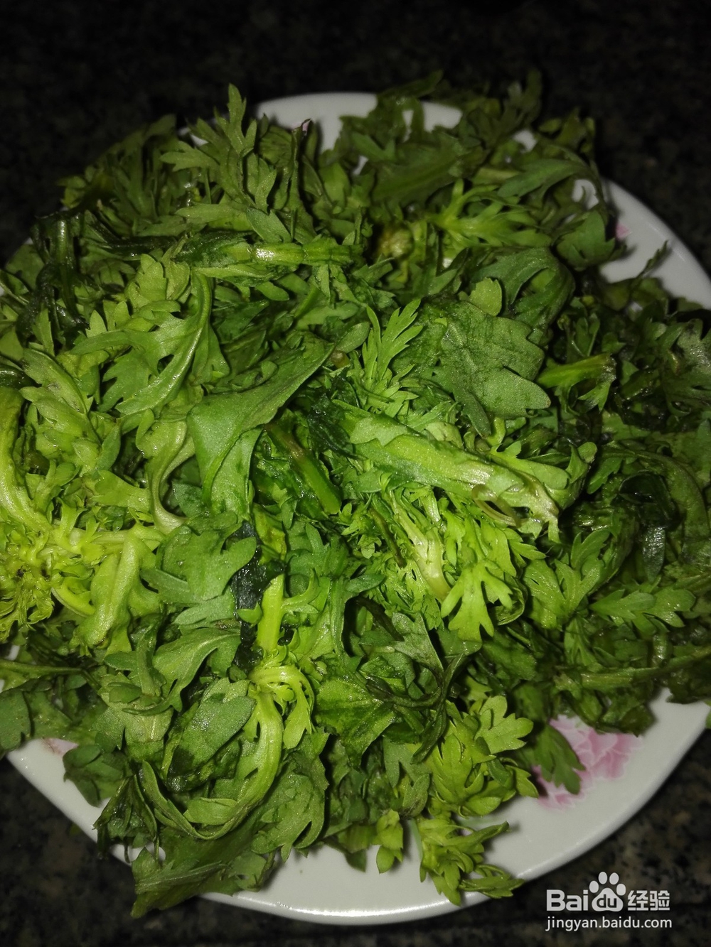 腊肉炒茼蒿叶的做法