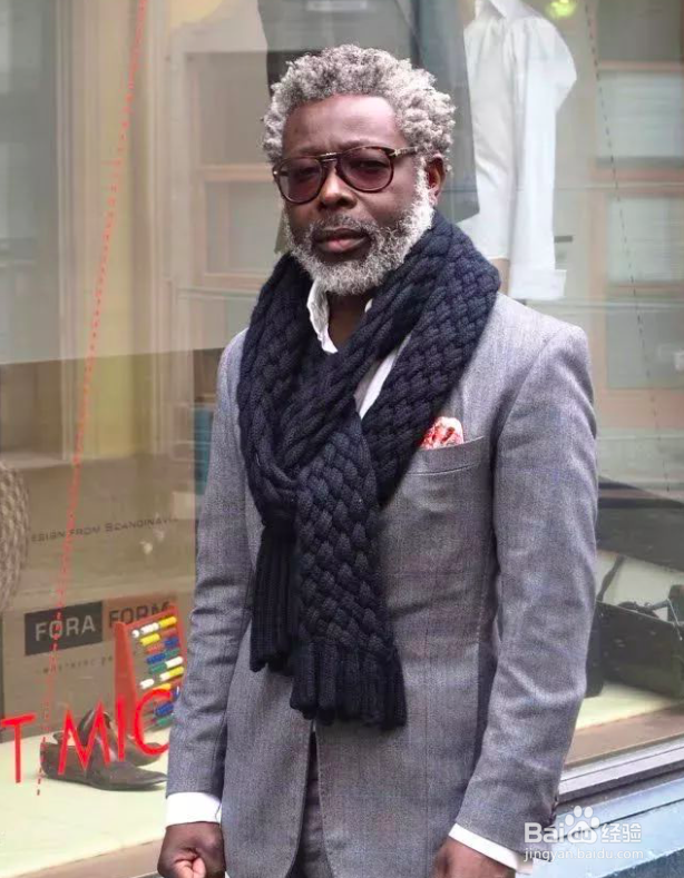 怎么选围巾能在保暖的同时显得自己很有品位?