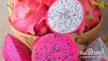 如何剥出完整火龙果