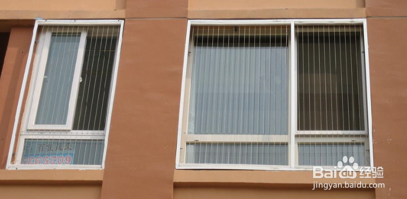 带锁的防盗窗怎么打开