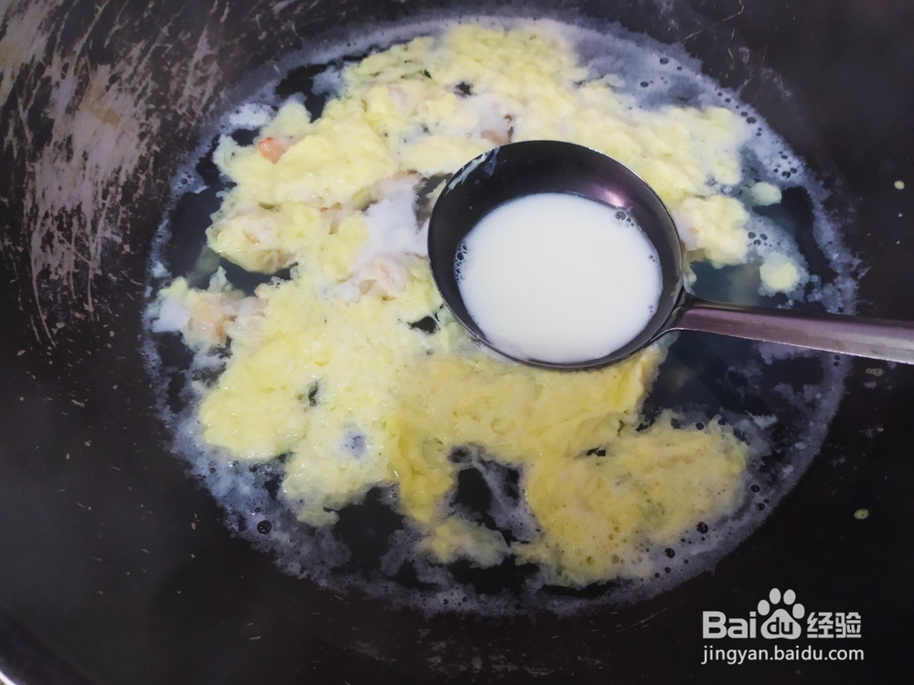 制作美味的虾仁鸡蛋汤