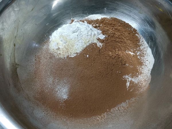 巧克力夹层古早蛋糕