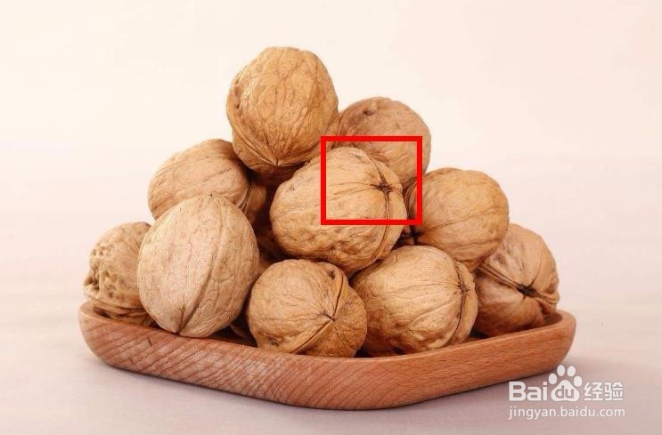 如何用家庭常用工具快速剥开核桃——指甲刀