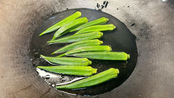 凉拌秋葵低脂白灼秋葵