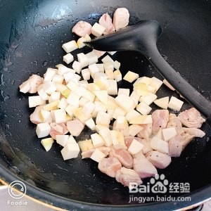 食补佳品茭白青椒炒鸡胸肉的做法