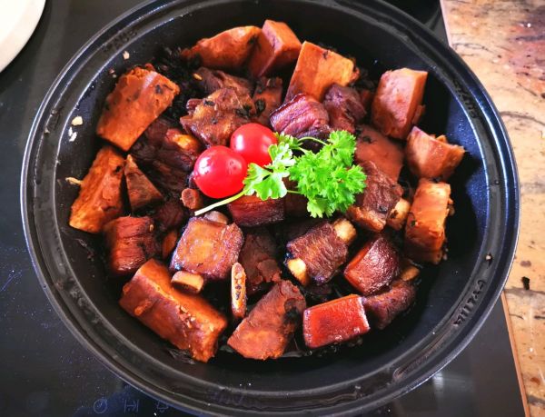 霉干菜香芋红烧肉