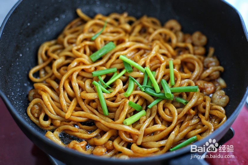 怎么做葱油虾仁炒面