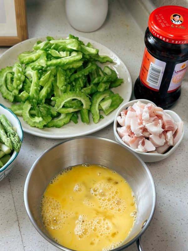 五花肉豆豉炒苦瓜