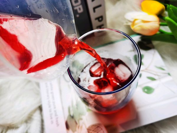 蔓越莓青柠气泡水