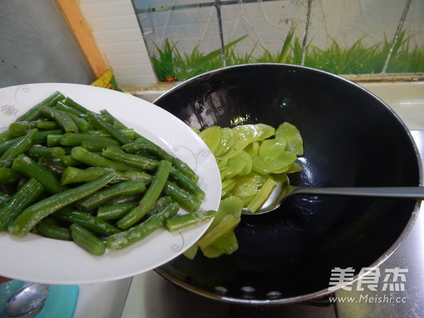 莴笋烧豆角的做法