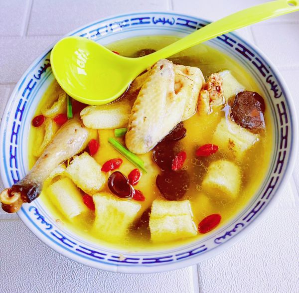 竹荪炖老母鸡汤