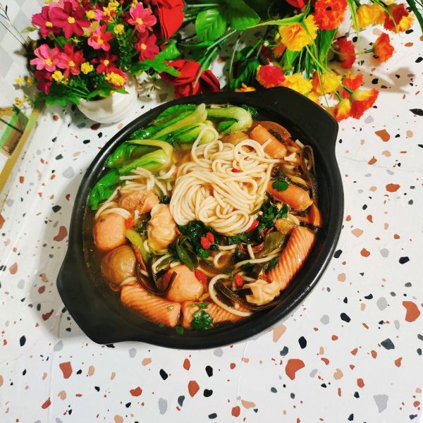 番茄味砂锅米线