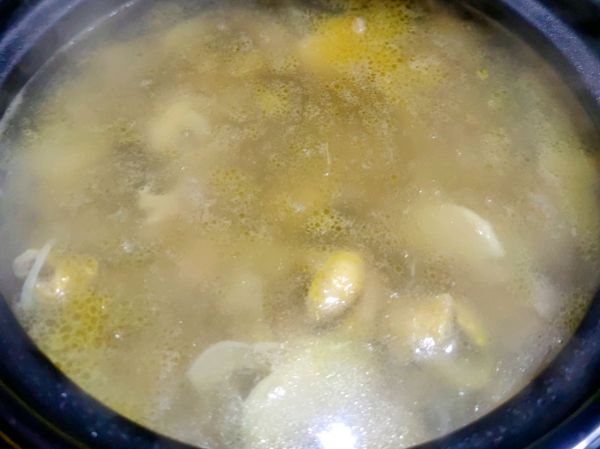 冬笋木耳炖鸡汤