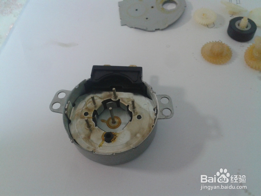 单相爪极式永磁同步电机拆解