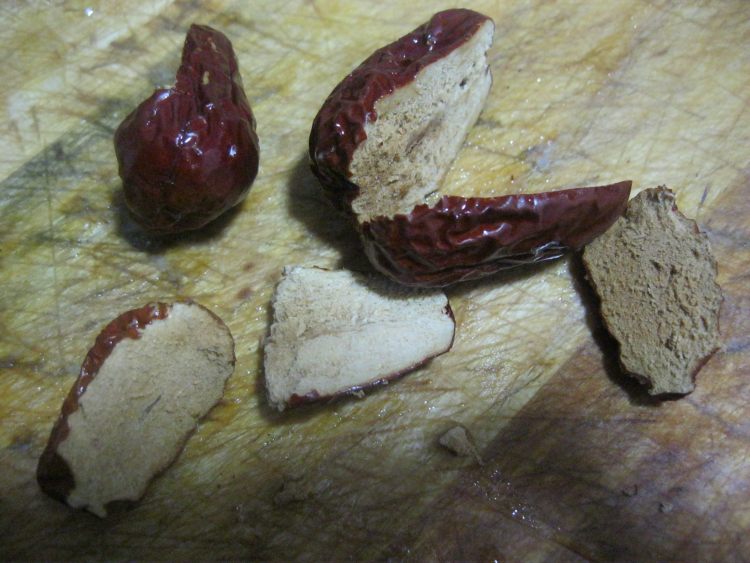 教你快速学会制作银耳雪梨汤