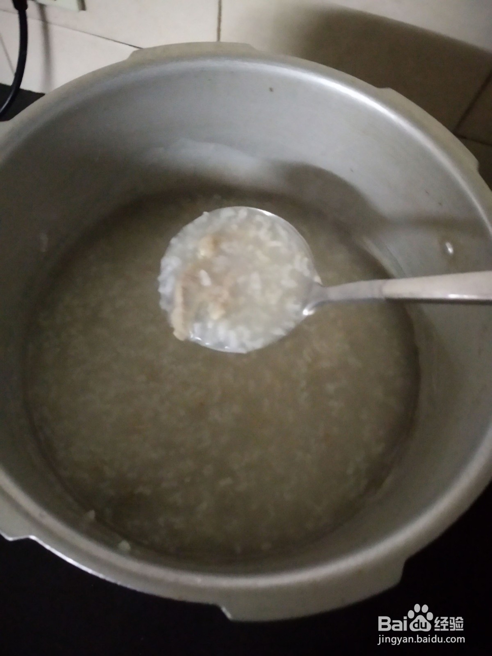 家庭如何制作瘦肉皮蛋粥？