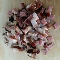 怎么做美味的腊肉土豆焖饭