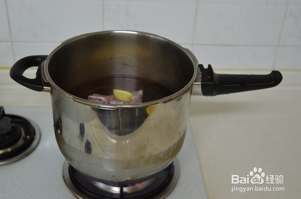 尾骨粉丝茶树菇汤