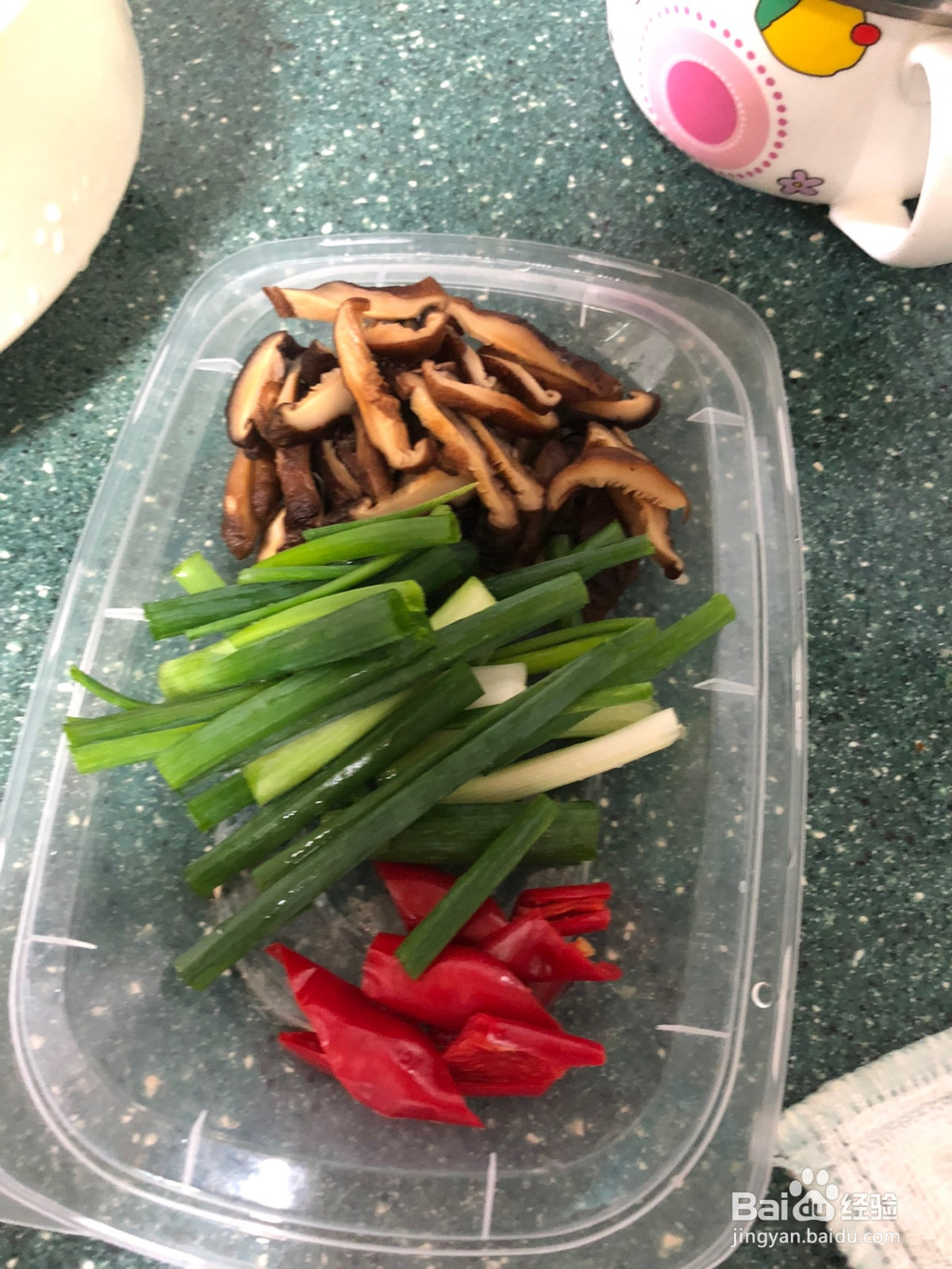 炸猪皮焖白菜的做法