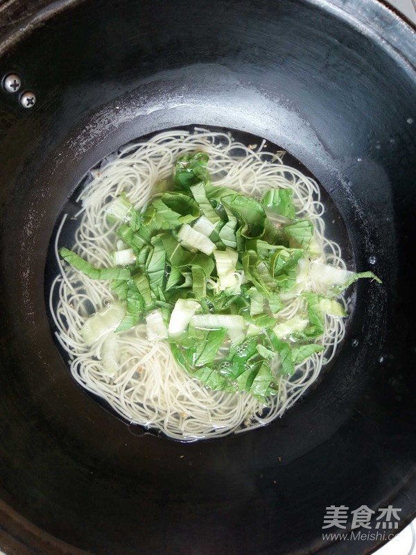 油菜西红柿酱挂面汤