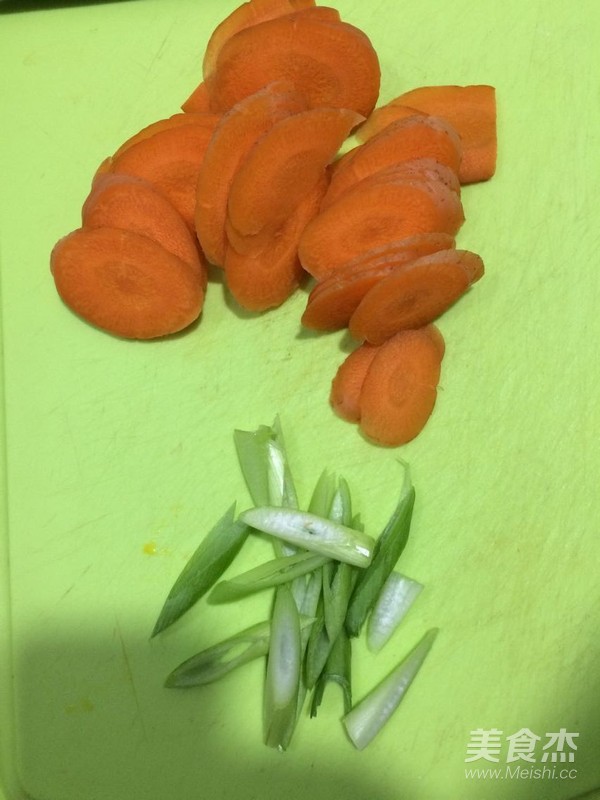 胡萝卜炒木耳