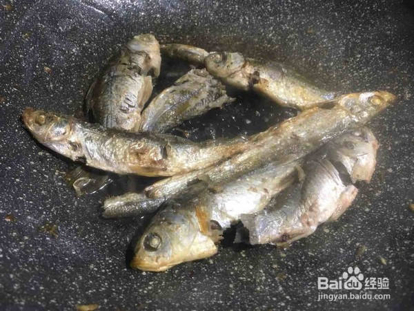 蒜叶鱼干的美味做法