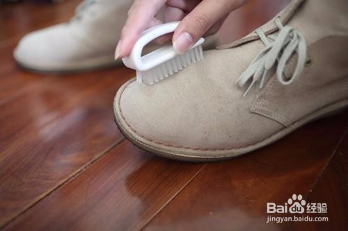 麂皮鞋遇水怎么恢复