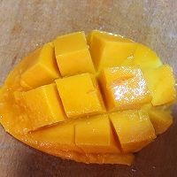 如何制作美味的芒果香蕉思慕雪