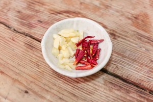 如何做出美味的冬笋炒腊肉？