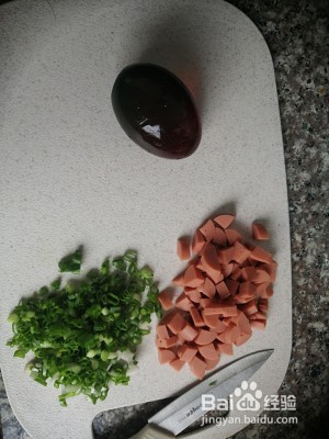 食补佳品玉米火腿皮蛋粥的做法