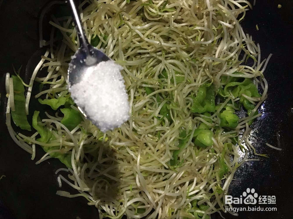 青椒炒绿豆芽怎么做？