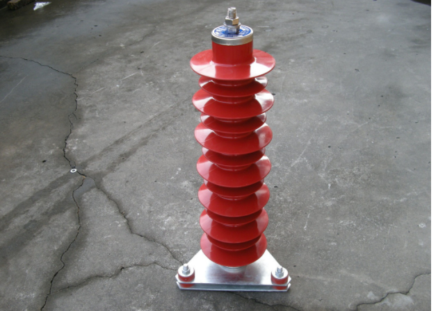 高压阀型避雷器中串联的火花间隙和阀片少是为什么