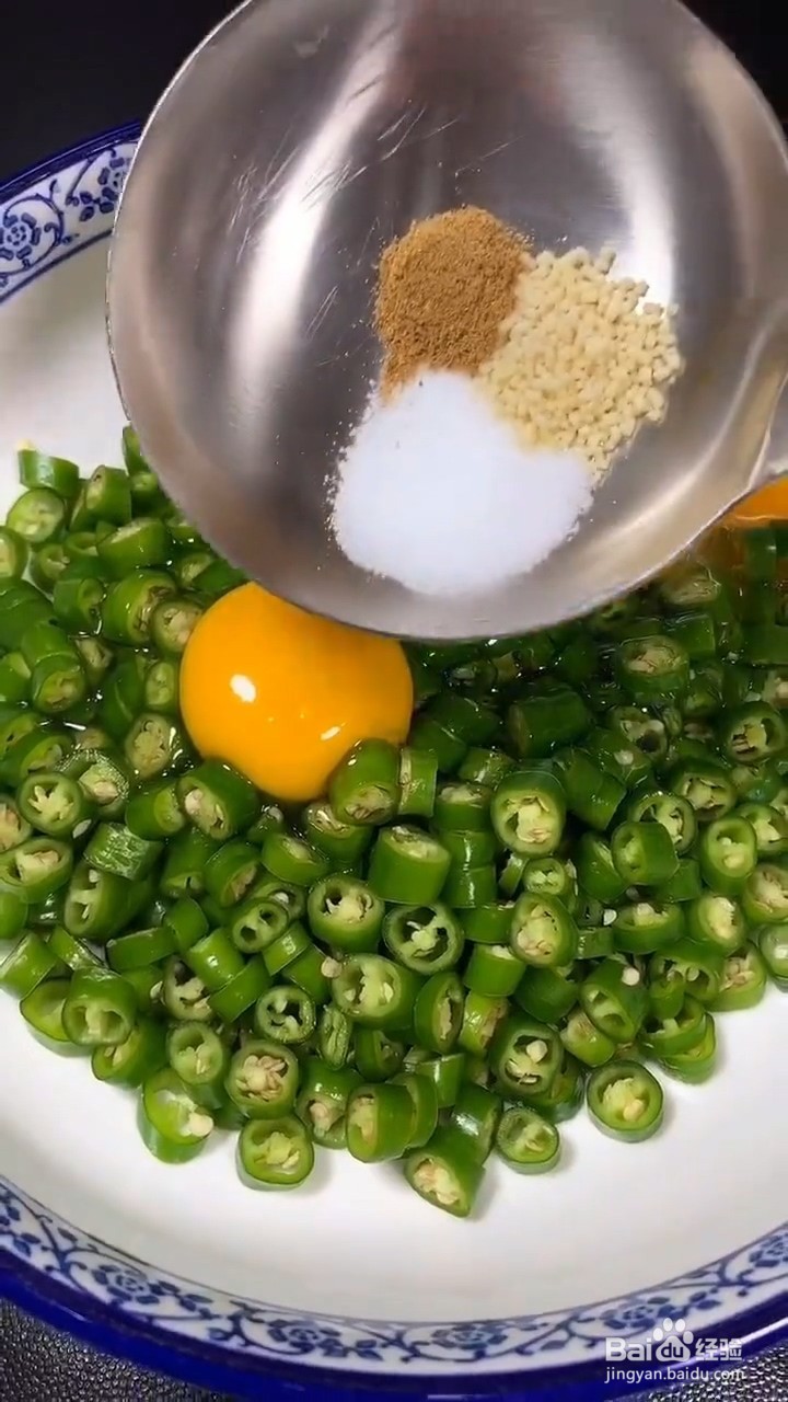 如何制作简单又非常下饭的辣椒炒鸡蛋