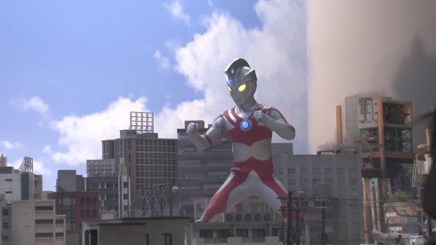 艾斯奥特曼的母亲是谁