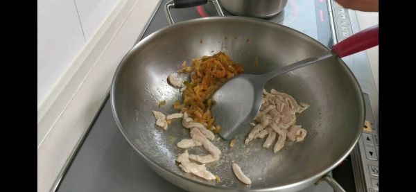 榨菜肉丝混搭青椒茭白