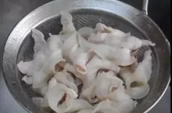 紫苏叶炒猪颈肉