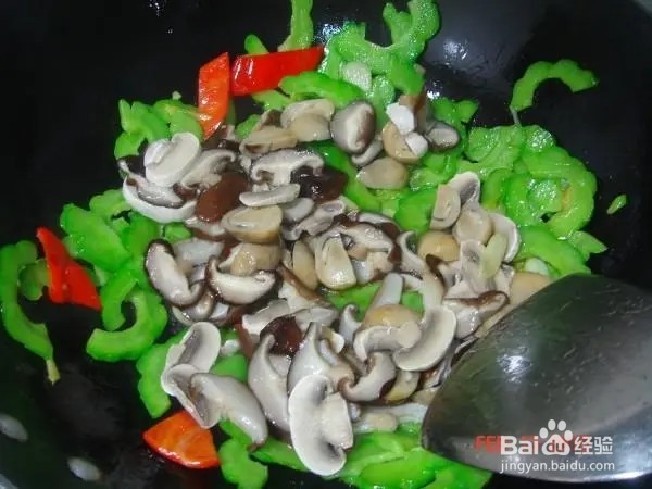 苦瓜炒香菇