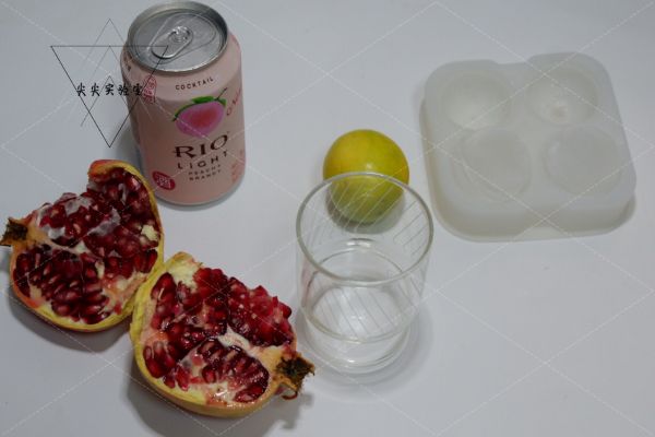 石榴蜜桃气泡饮